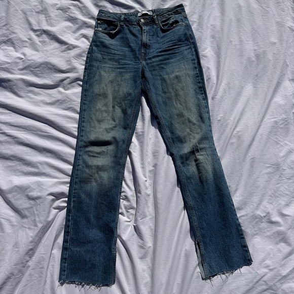 Zara Relaxed Straight Leg Jeans w/ Raw Hem & Inner Ankle Slit – Size 6 - Picture 1 of 6